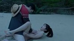 หนังโป๊ไต้หวัน Asian Porn เรทR18+ เย็ดหญิงสาวชาวเกาะ จับข่มขืนเอากันกลางหาด นึกว่ามีคนมาช่วยแต่ดันโดนลงแขกแทน