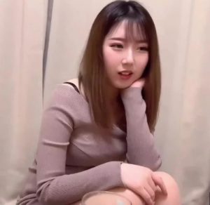 Chinese porn มาเอดะ ยูมิ QQCM-001 โดนเพื่อนหนุ่มมอมเหล้าหลอกมากระเด้าหี