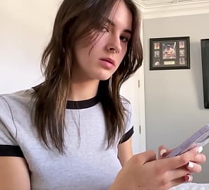 Katrina Reed แชทไม่ตอบขอล่อแทน Fucking My Best Friend While She Texting Her Boyfriend