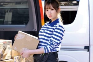 ดูหนังโป้ พนักงานส่งของตามบ้านจนหีบาน HRSM-100
