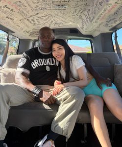 บนรถมีข้าวหลามไหม้ Kiki king on the van